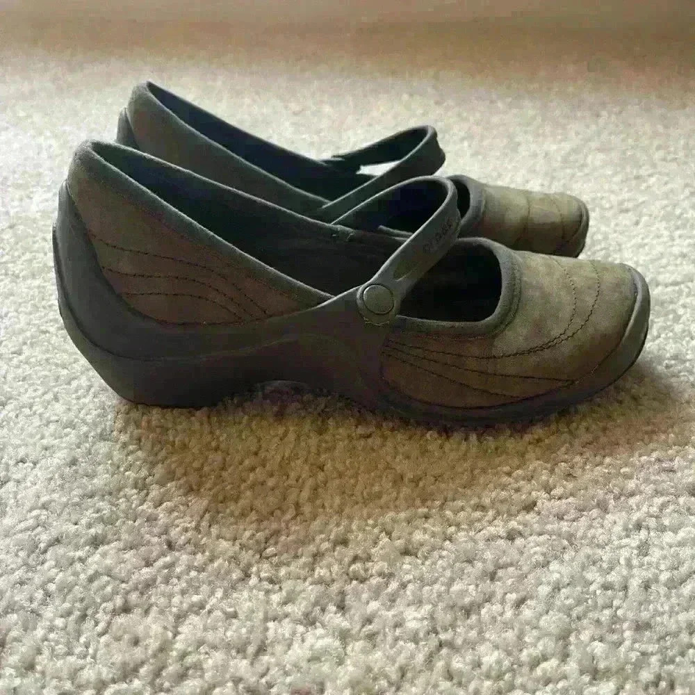 Crocs wedged wedged heel shoes womens size 7